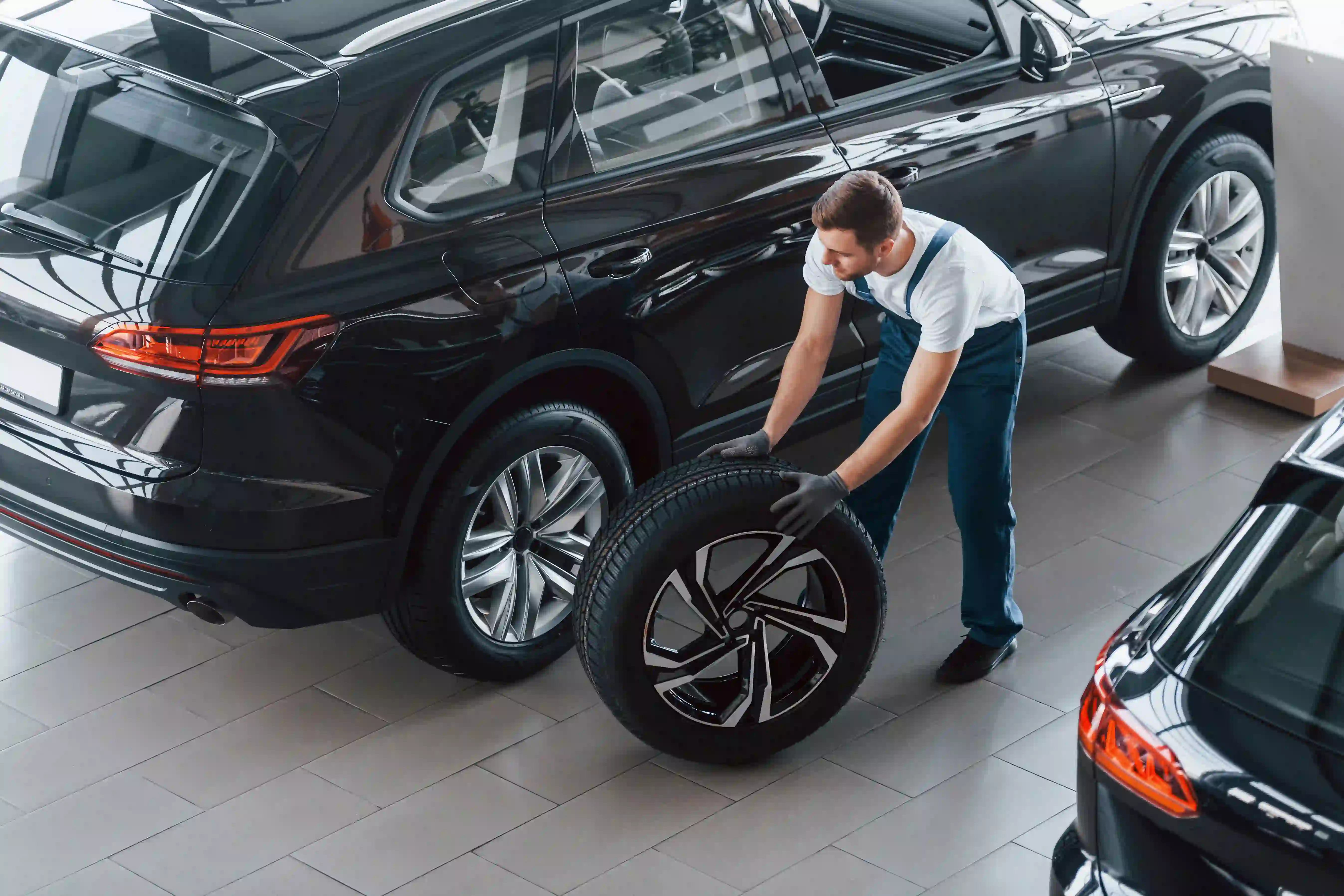 Best Tire Brands for Premium SUVs Like Lexus, Range Rover & BMW