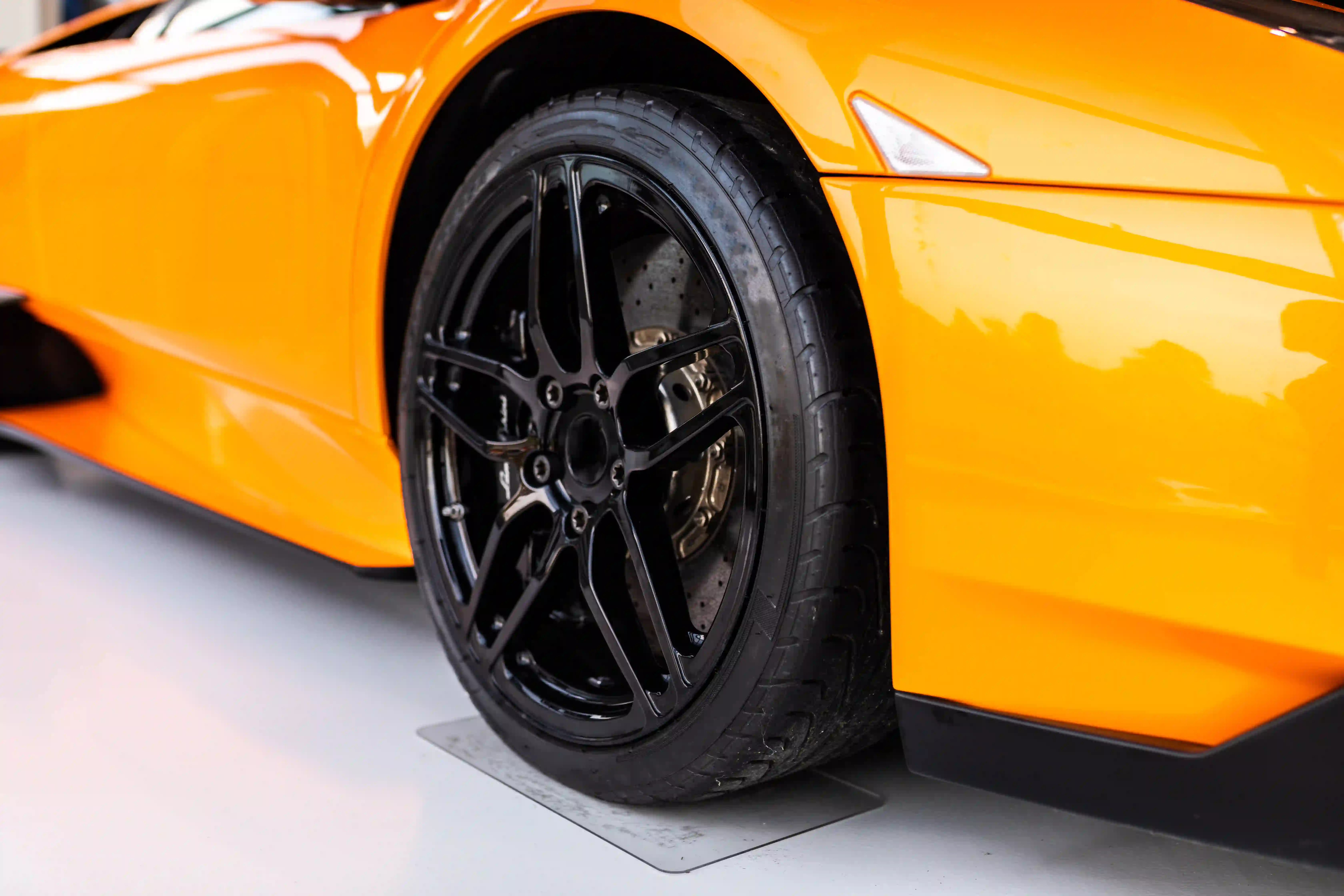 Luxury Car Tires: Why Pirelli & Continental Dominate the Segment