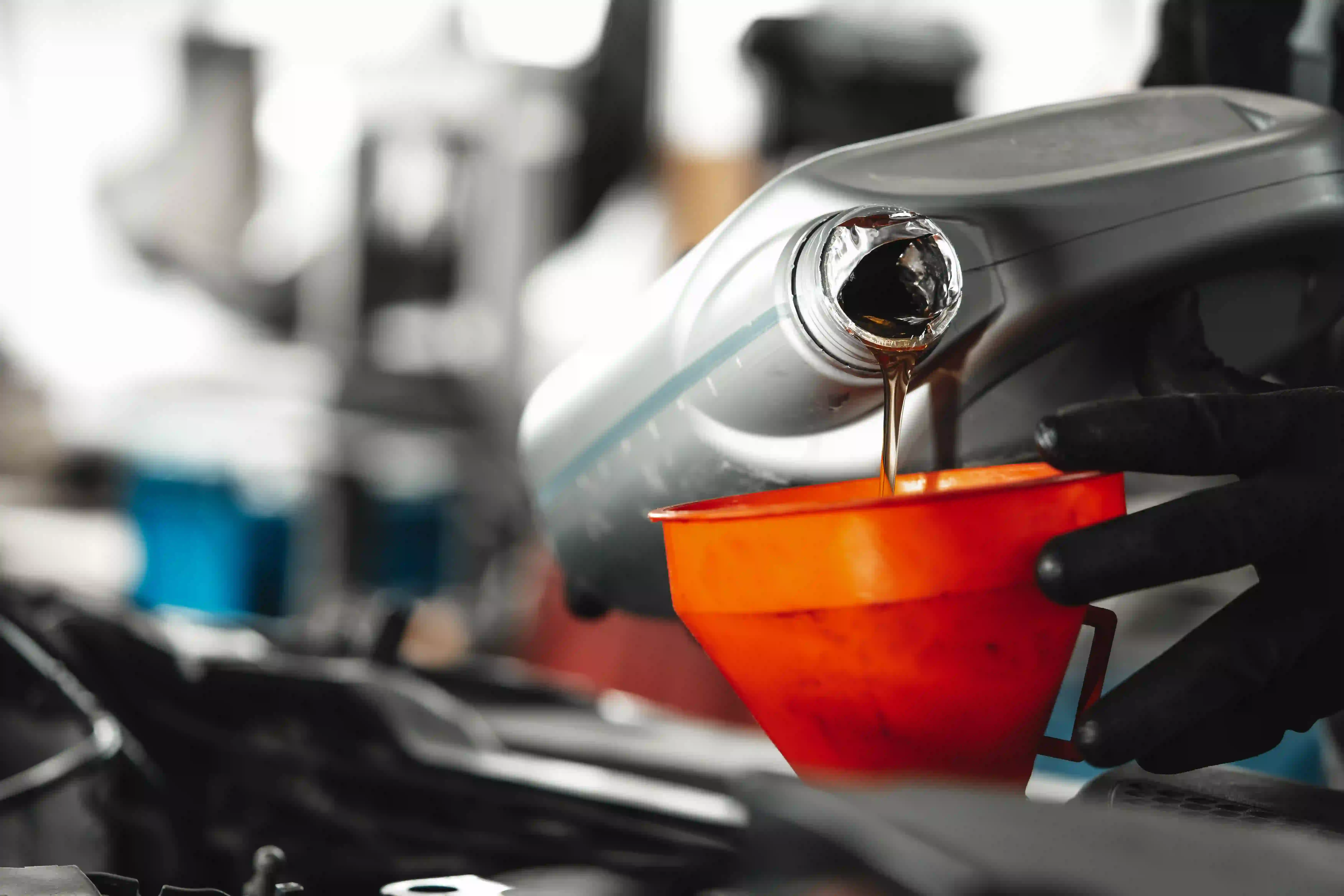 The Real Cost of Delaying an Oil Change in UAE: What Drivers Should Know